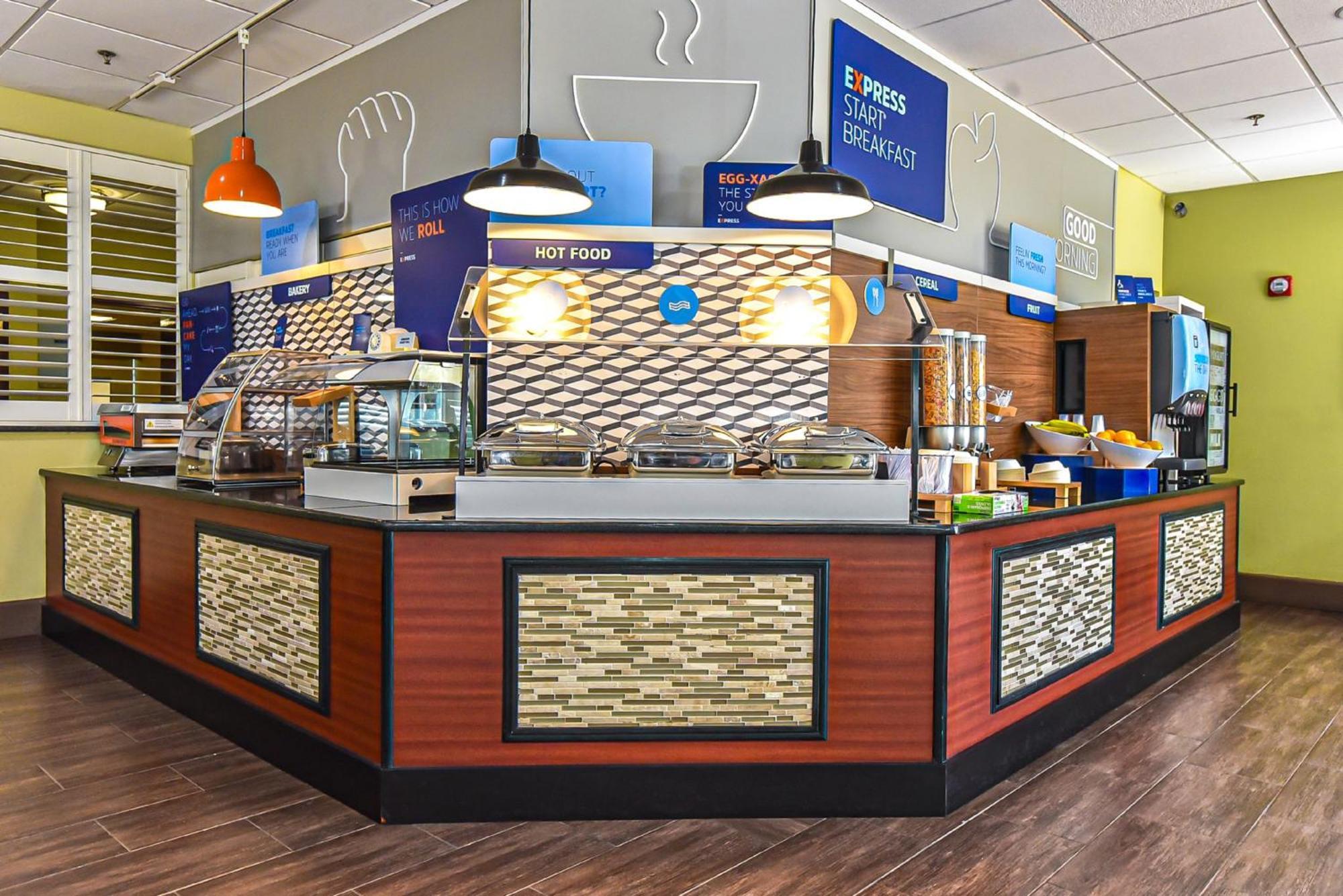 Hotel Express & By Ihg Cocoa